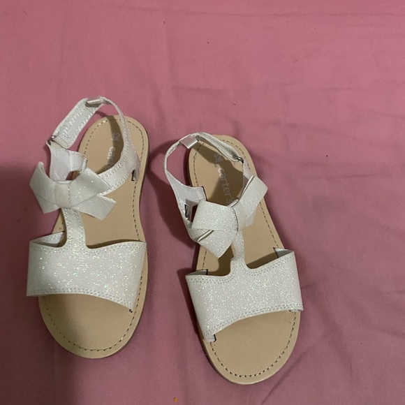 Carter’s Girls Size 12 Sandal. Glittery White with Bow Detailing. New Never Worn - Picture 2 of 4